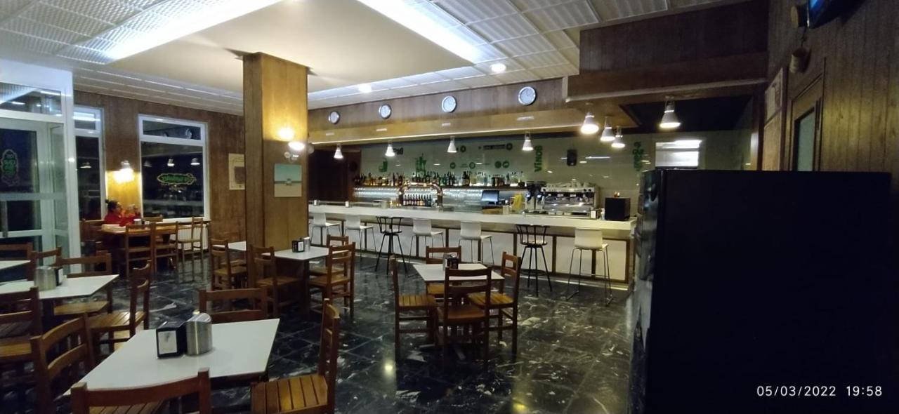 Hotel Os Carballos Sigueiro Esterno foto