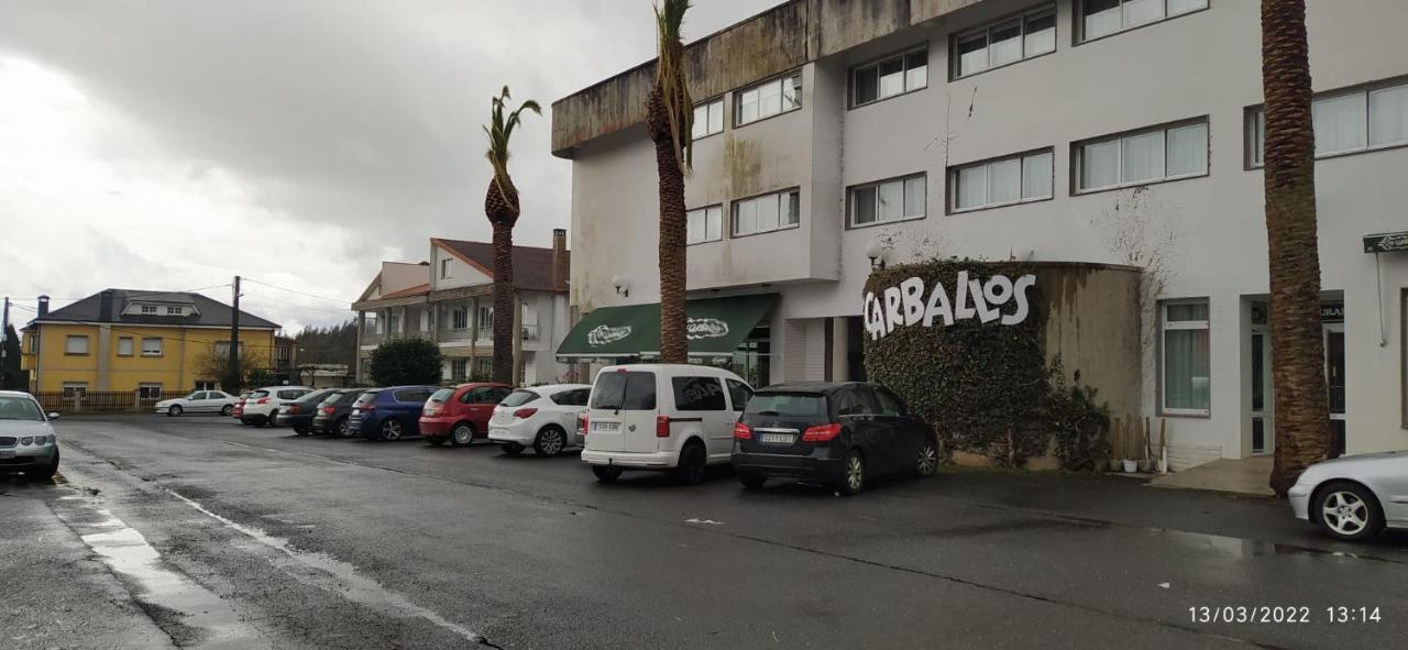 Hotel Os Carballos Sigueiro Esterno foto